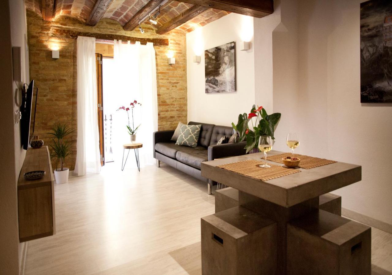 Authentic Charming Apartment/Wifi/Air Conditioning บาเลนเซีย ภายนอก รูปภาพ